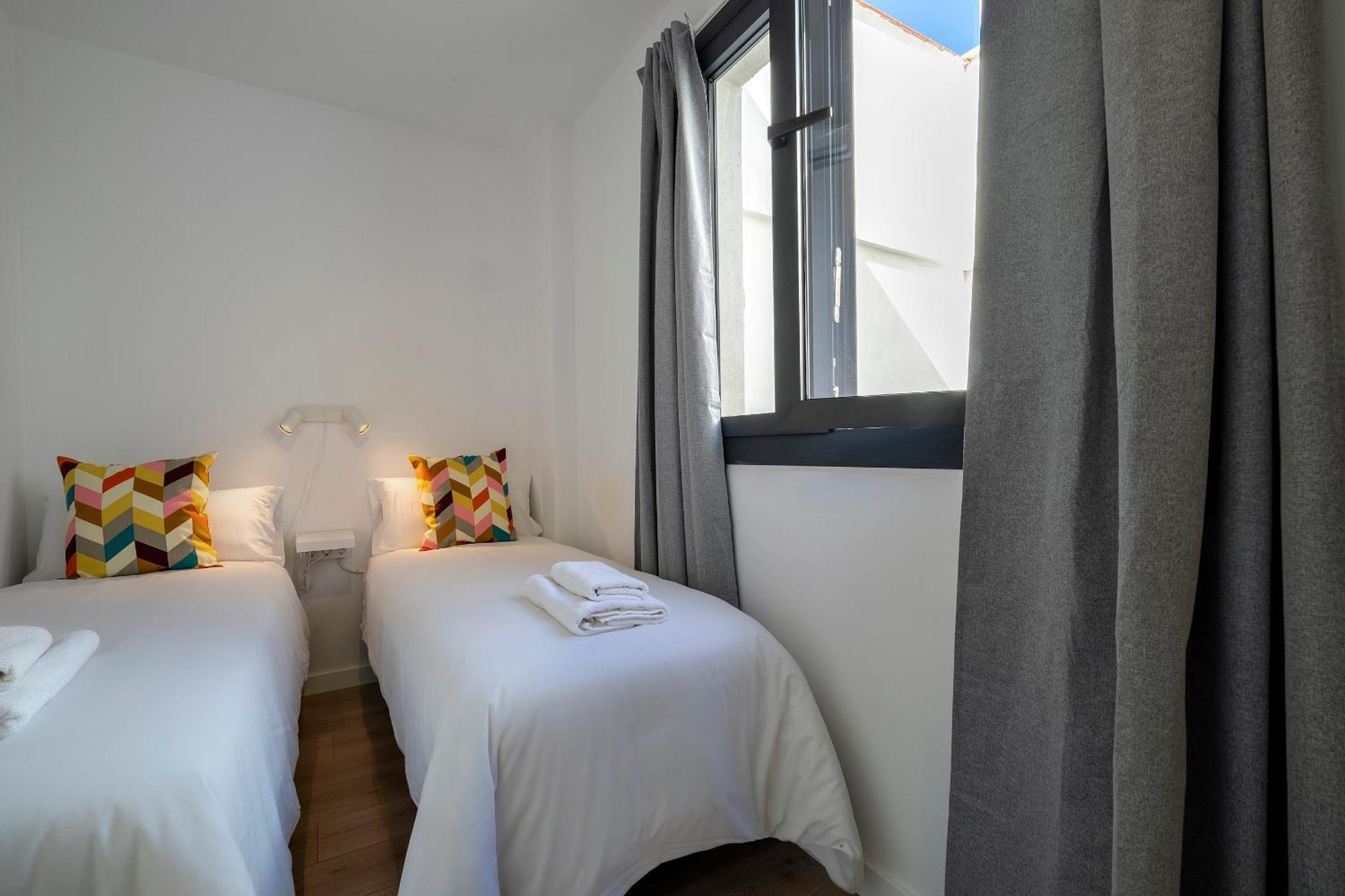 Habitat Apartments Teatre لوسبيتاليت دي يوبريغات المظهر الخارجي الصورة